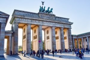 brand-front-of-the-brandenburg-gate-g8a0df637a_1920